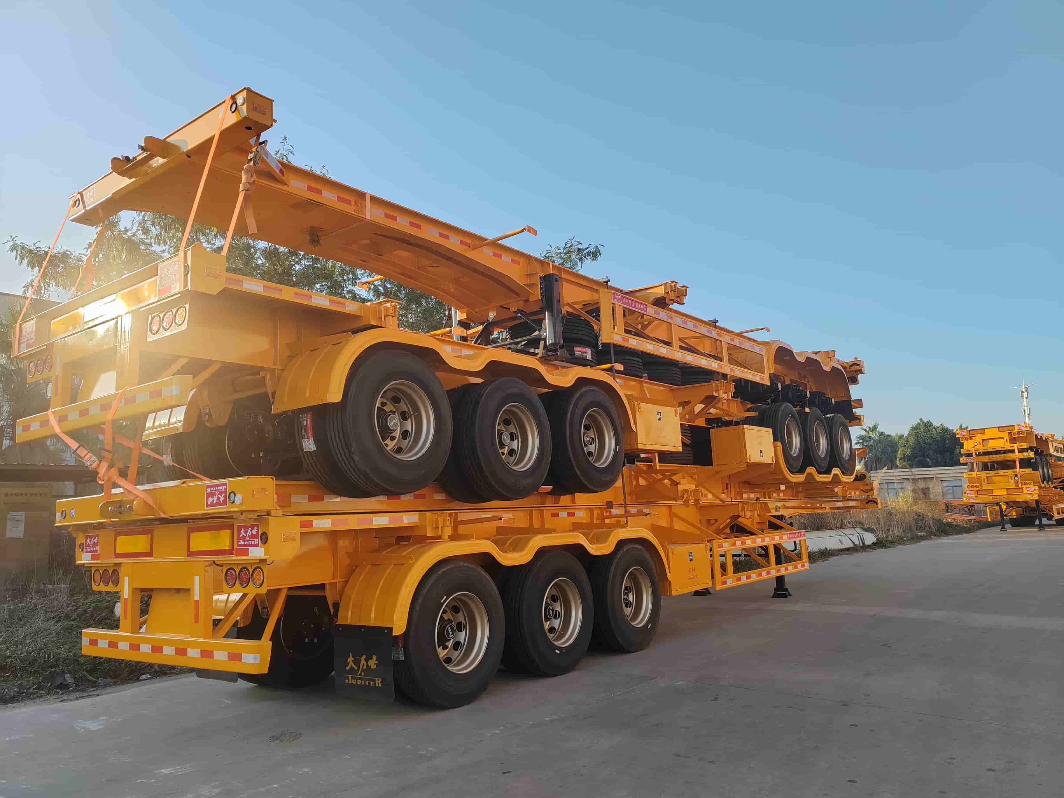 Tailor-Made + Strict Quality Inspection: Customized Skeleton Semi-Trailers for Vietnamese Clients Ready for Shipment！